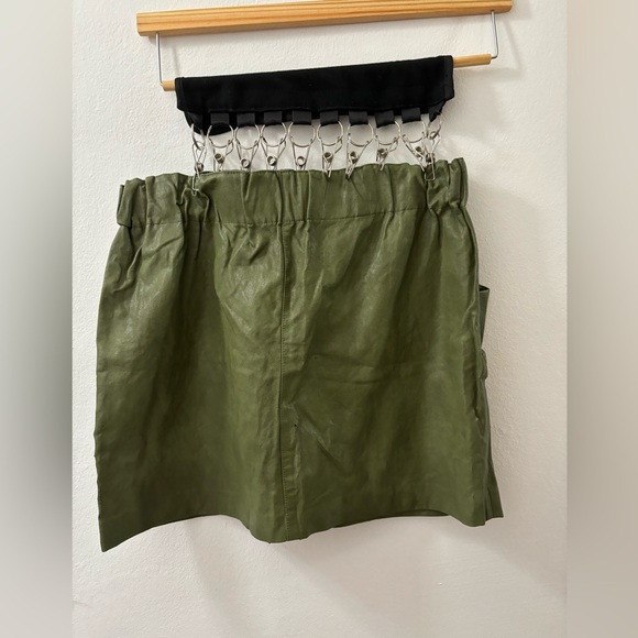 NWOT FAUX LEATHER MINI SKIRT - Picture 4 of 5